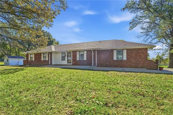 5905 E 210th ST, Belton, MO 64012
