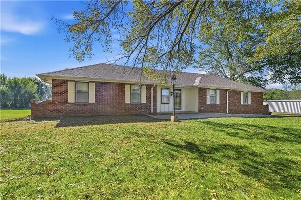 5905 E 210th ST, Belton, MO 64012