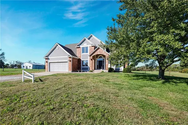 21270 Country Place LN, Bucyrus, KS 66013