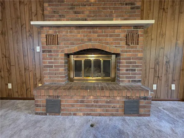 1003 E Patricia ST, El Dorado Springs, MO 64744