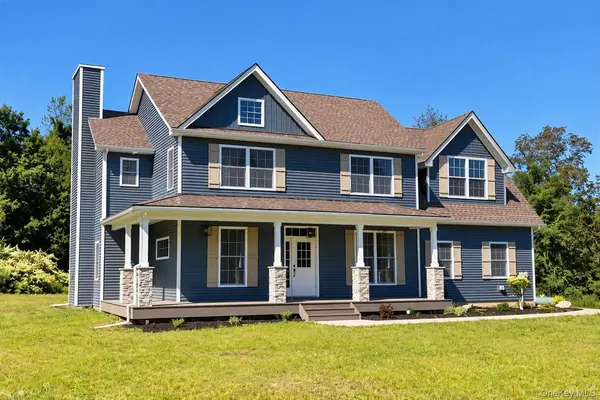 30 Sunset LN, New Hampton, NY 10958