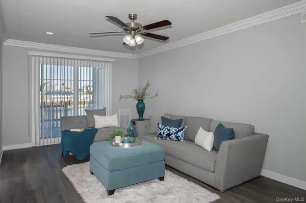 14 Mainsail DR #1-14, Patchogue, NY 11772