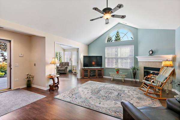 2020 Olmstead DR #2020, Woodstock, IL 60098