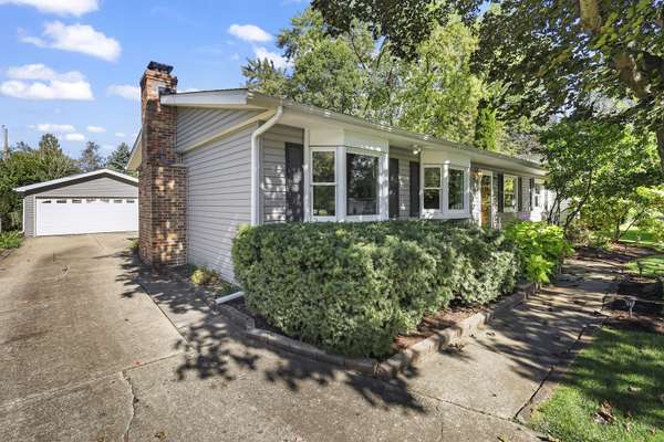 30W240 Allister LN, Naperville, IL 60563
