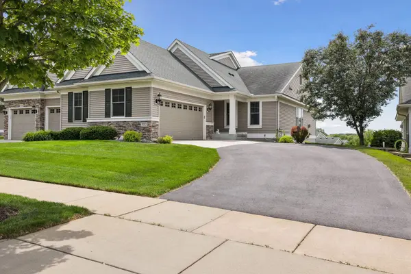 7077 Waterstone LN, Woodbury, MN 55125