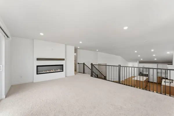1904 Dogwood CT, Carver, MN 55315