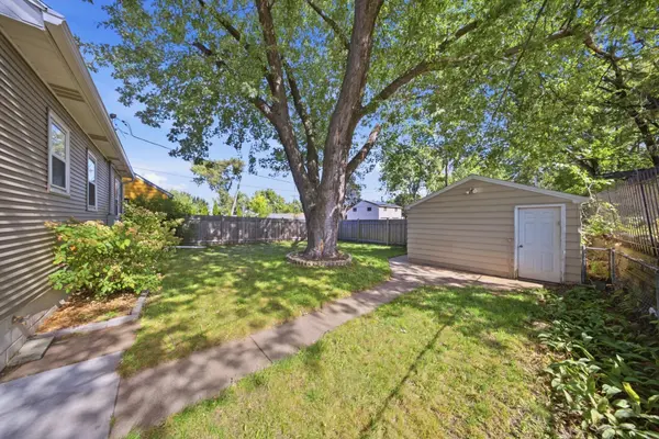 1446 Dale ST N, Saint Paul, MN 55117