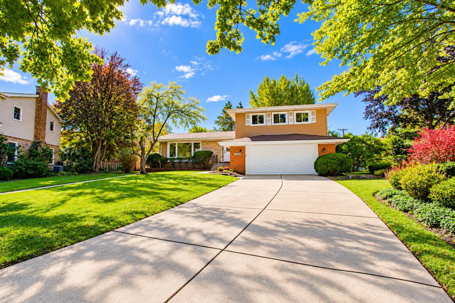 1305 W Mulberry LN, Arlington Heights, IL 60005