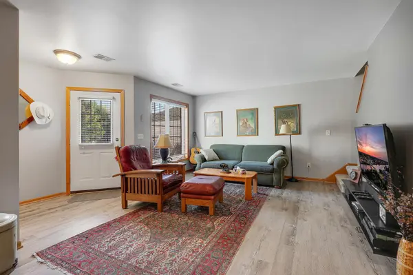 1220 Larkspur LN, Waconia, MN 55387