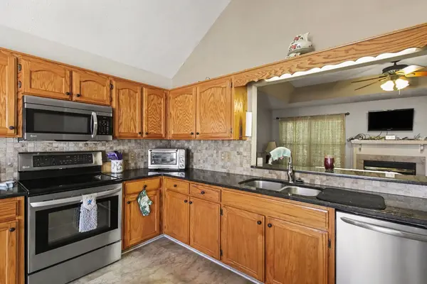 1036 W Stone Creek Trl, Greenbrier, TN 37073