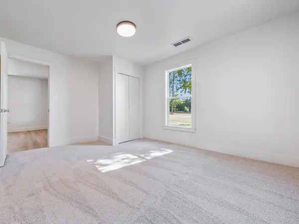 416 E 7th, Newton, KS 67114