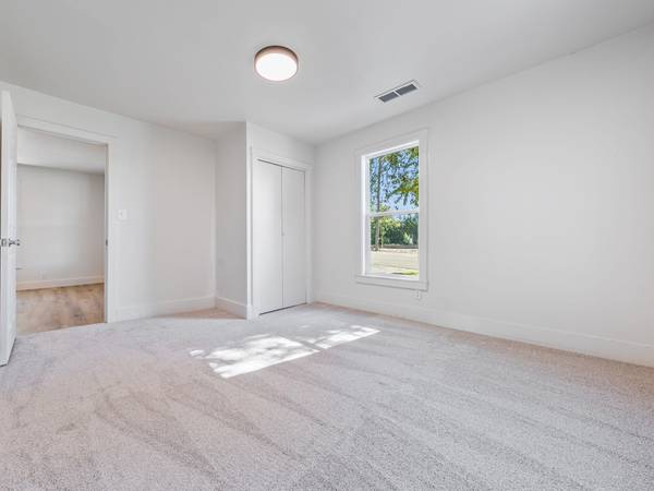 416 E 7th, Newton, KS 67114