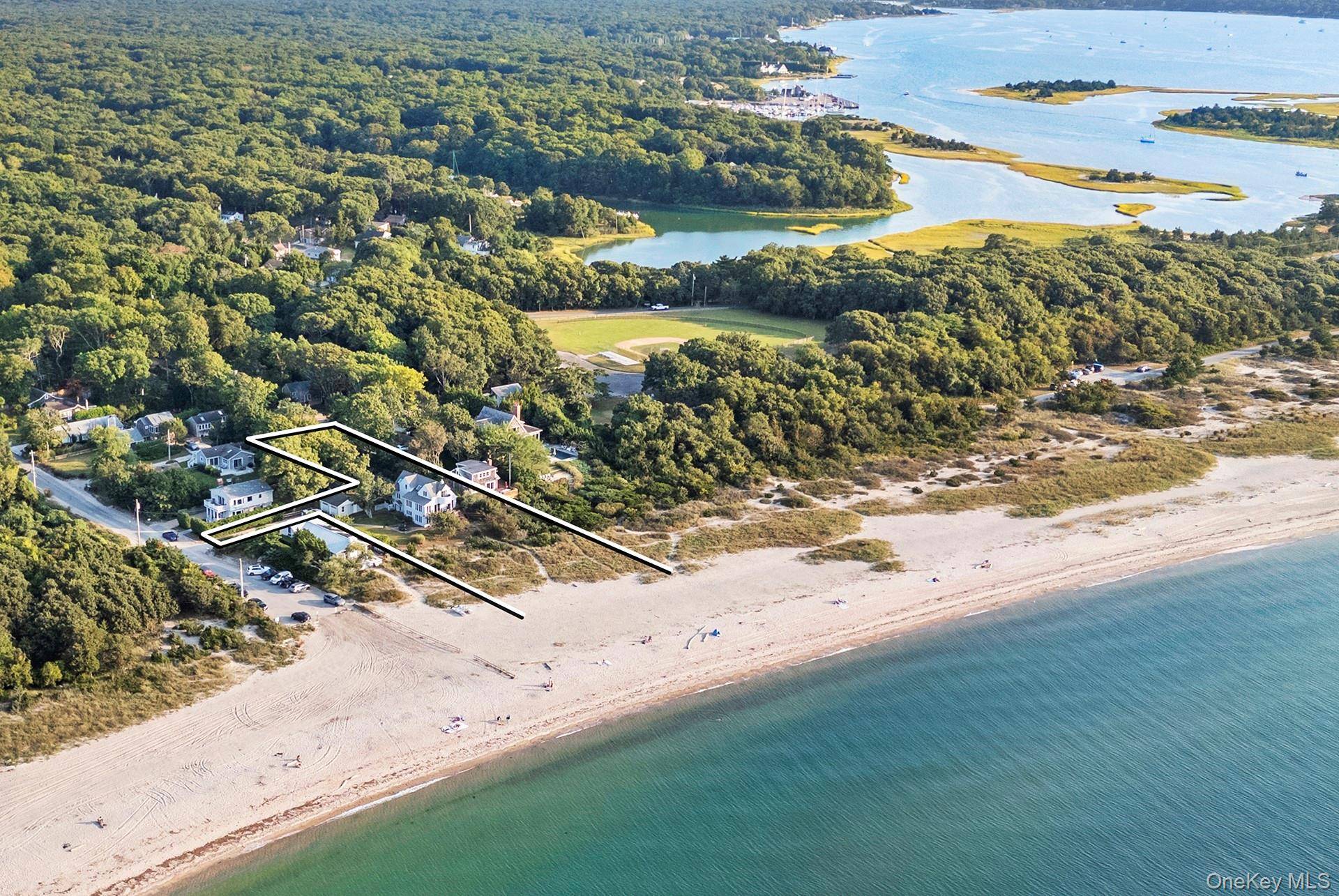 6 Gallatin LN, East Hampton, NY 11937