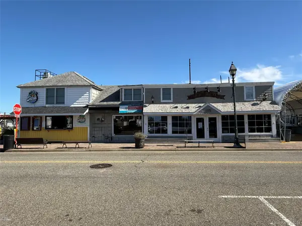 165 Woodcleft AVE, Freeport, NY 11520