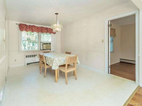 33 Craft AVE, Glen Cove, NY 11542