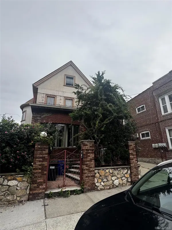 70-14 69 Street, Glendale, NY 11385