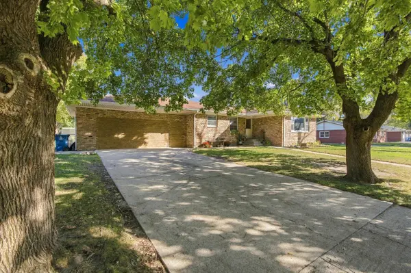 211 Carnation ST, Demotte, IN 46310