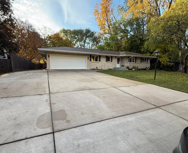 6447 Westchester CIR, Golden Valley, MN 55427