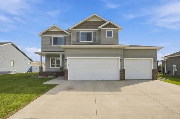 2528 N Pond DR E, West Fargo, ND 58078