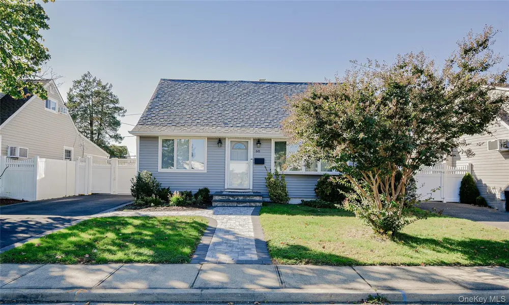 60 Vincent RD, Hicksville, NY 11801