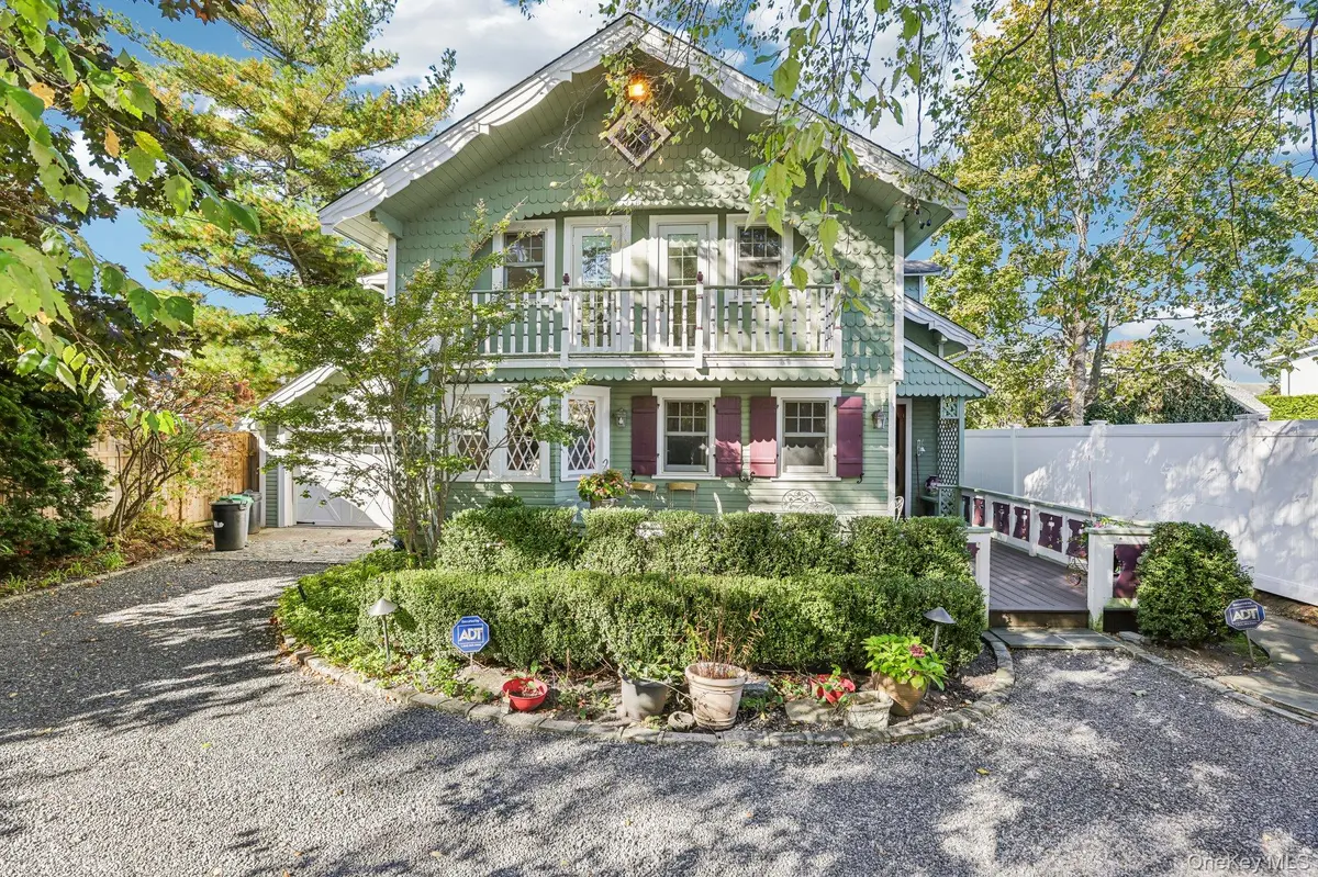 976 Singleton AVE, Woodmere, NY 11598