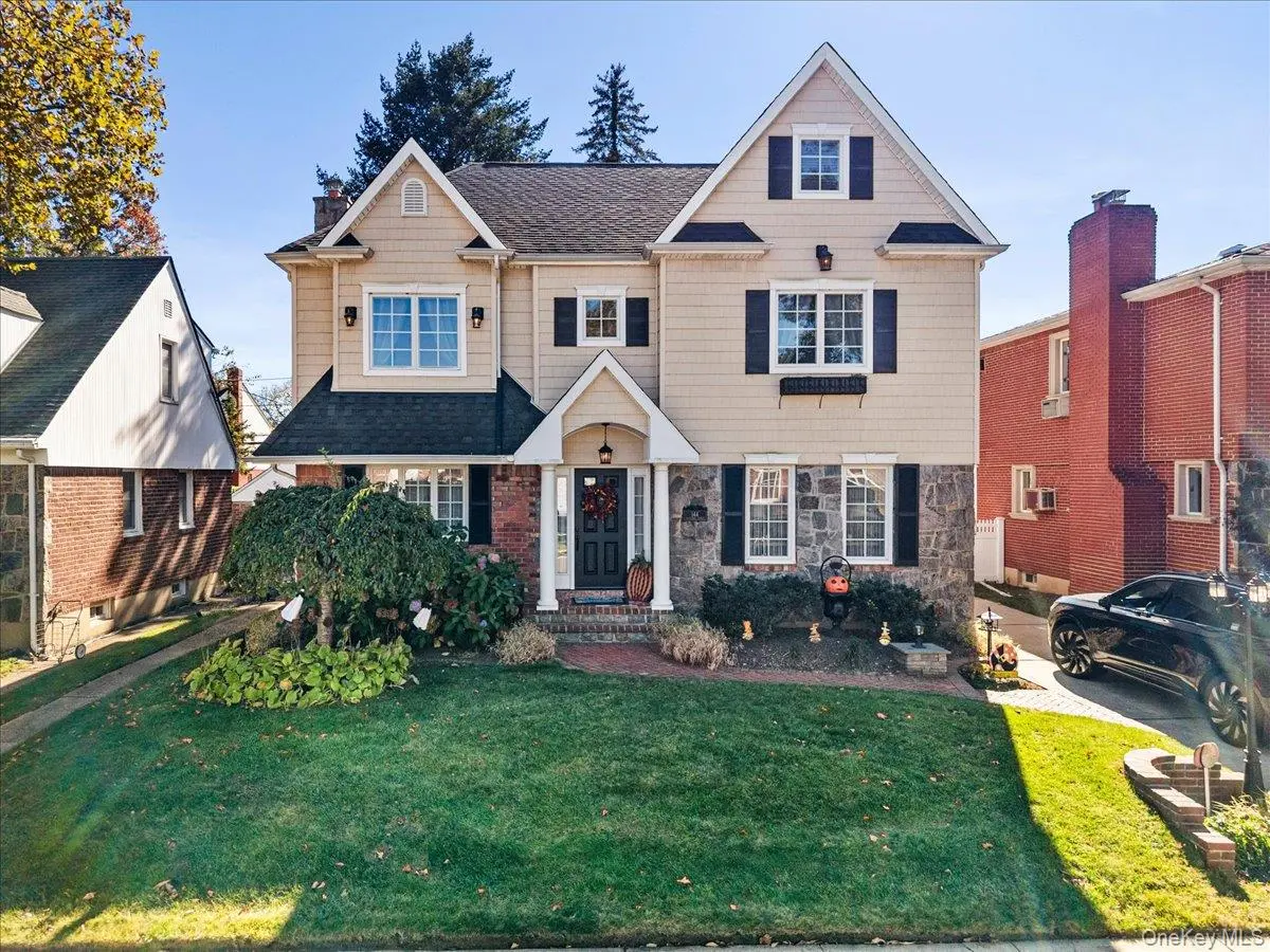 144 Lawrence ST, New Hyde Park, NY 11040