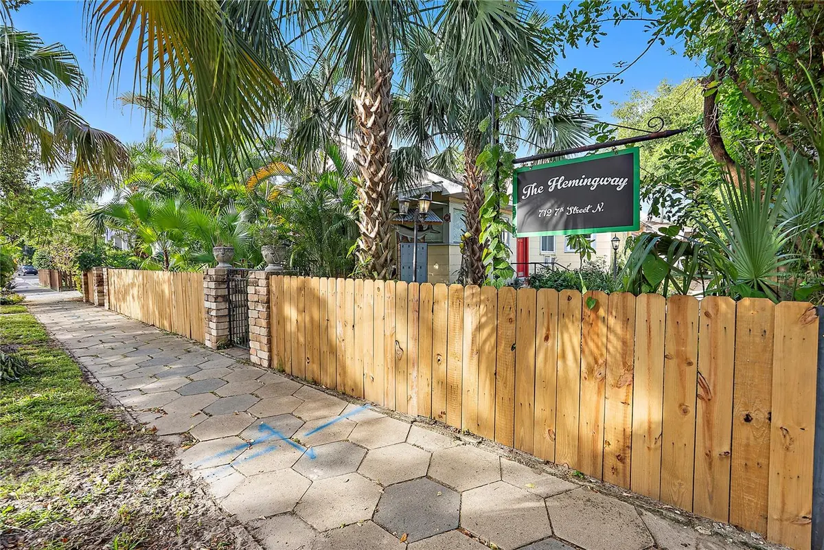 712 7TH ST N, St Petersburg, FL 33701