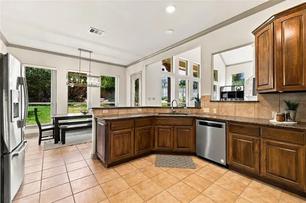 2 WATERFALL DR, The Hills, TX 78738