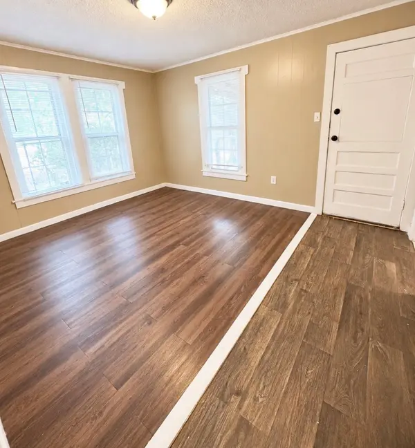 111 White Oak ST, Lockhart, TX 78644