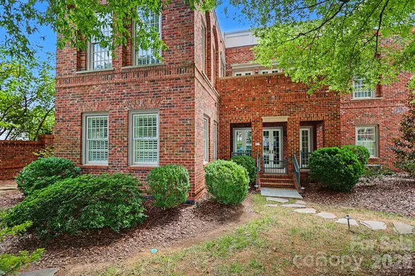 427 Fenton PL, Charlotte, NC 28207