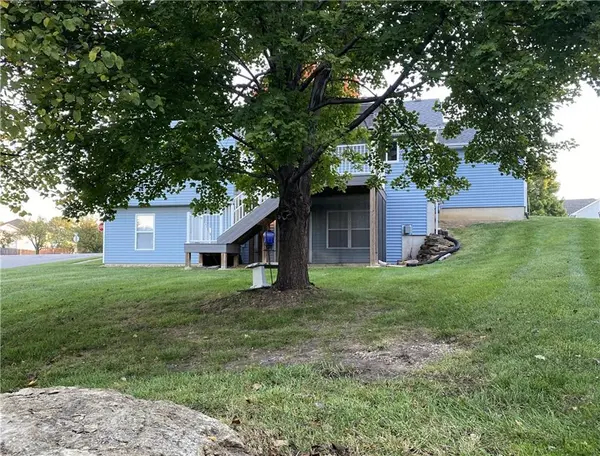411 Hillcrest ST, Lansing, KS 66048