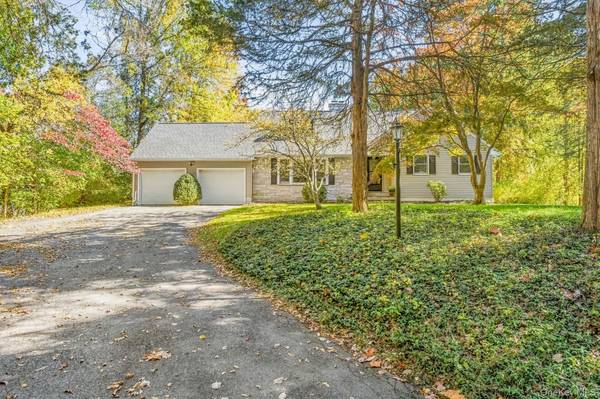 4 Deer Run RD, Poughkeepsie, NY 12603