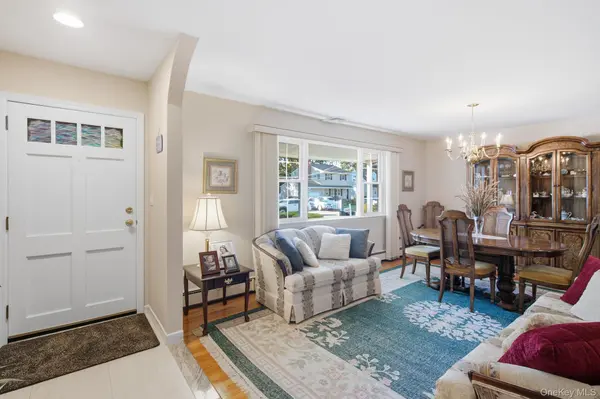 249 E 17th ST, Huntington Station, NY 11746