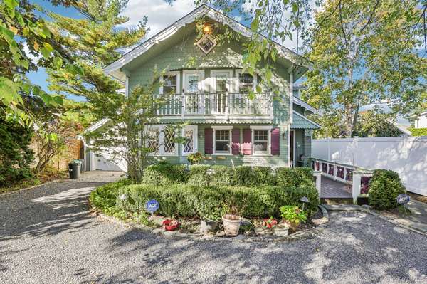 976 Singleton AVE, Woodmere, NY 11598