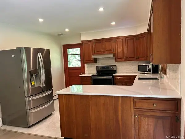 97 White Schoolhouse RD, Rhinebeck, NY 12572