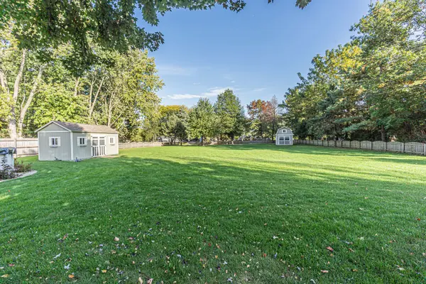 4N563 Arrowhead DR, St. Charles, IL 60175