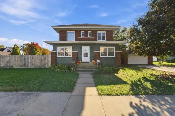 112 SE 2nd AVE, Waverly, IA 50677