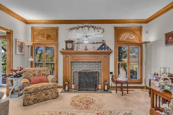 2619 SW Golf View DR, Topeka, KS 66614
