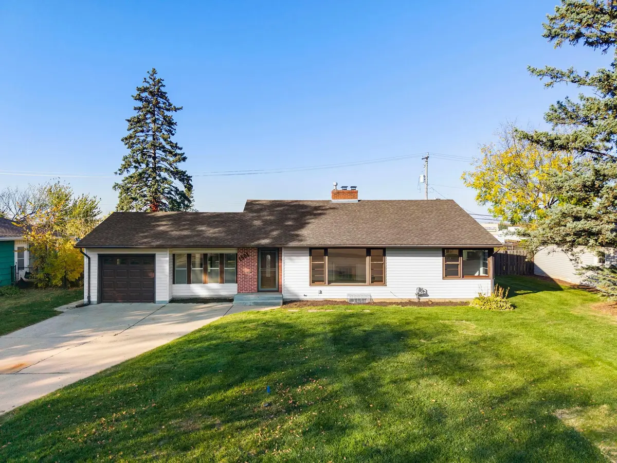 1501 Preston LN, Hopkins, MN 55343