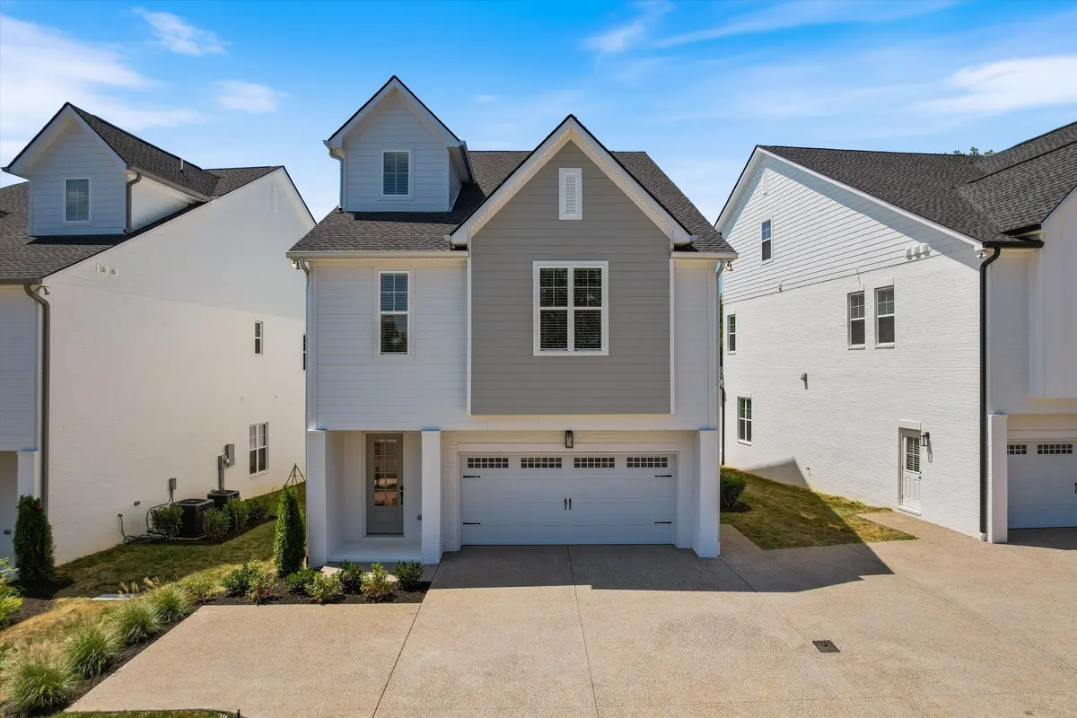325 Old Shackle Island Rd, Hendersonville, TN 37075