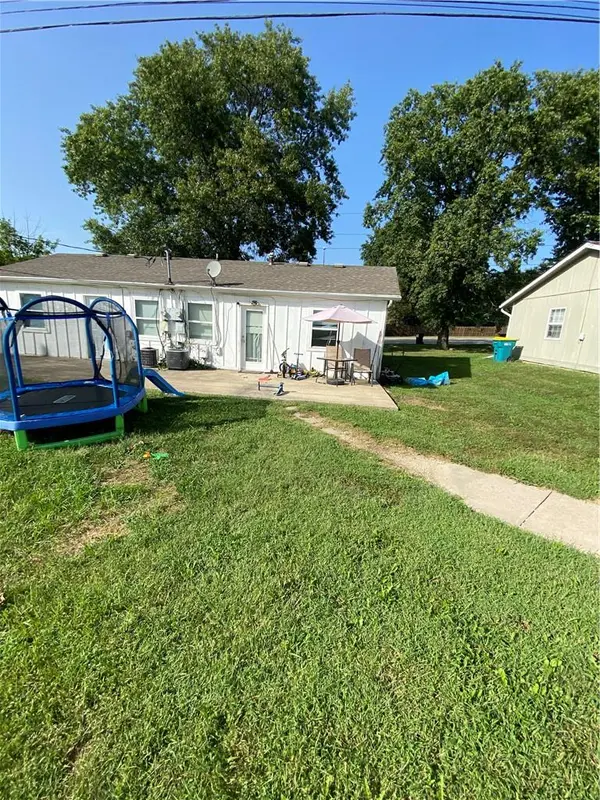 2603 NW Chipman RD, Lee's Summit, MO 64081