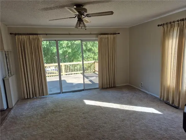1913 Grand AVE, Leavenworth, KS 66048
