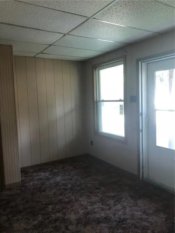 6502 Washington ST, St Joseph, MO 64054