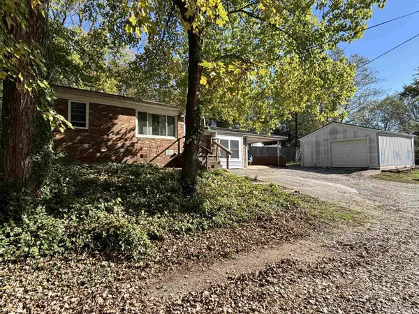 11220 Sharon DR, Evansville, IN 47712-8887