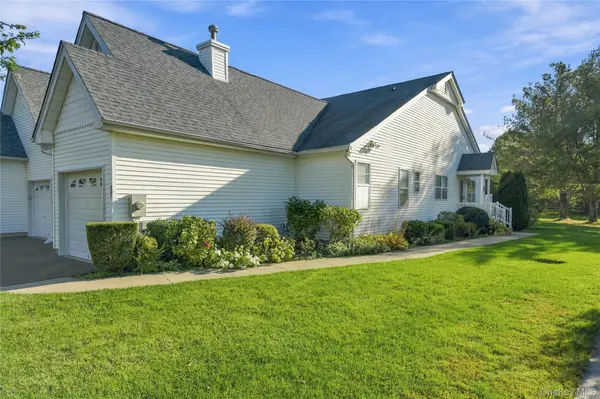 11 Summerfield LN, Aquebogue, NY 11901