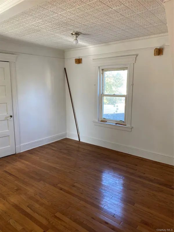 1844 120th ST, College Point, NY 11356