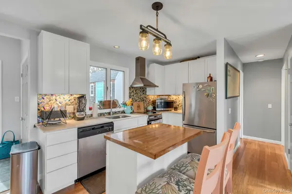 53 W End AVE, East Quogue, NY 11942