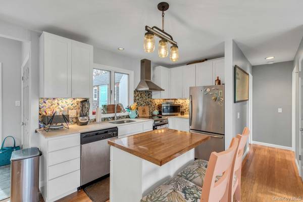 53 W End AVE, East Quogue, NY 11942