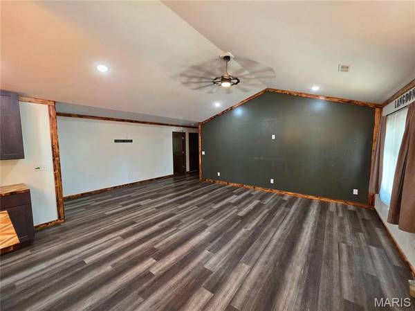 29032 Sequoia RD, Laquey, MO 65534