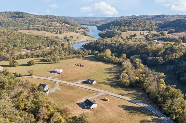 990 Wartrace Hwy, Pleasant Shade, TN 37145